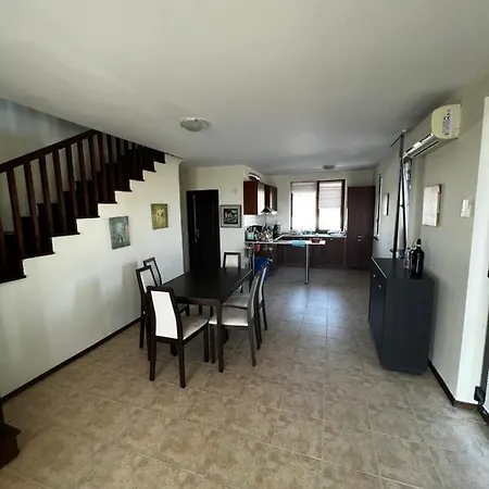 велика гардън - акация 6