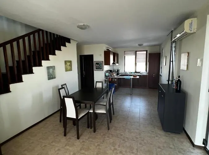 велика гардън - акация 6