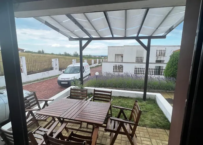 велика гардън - акация 6 Villa Lozenets